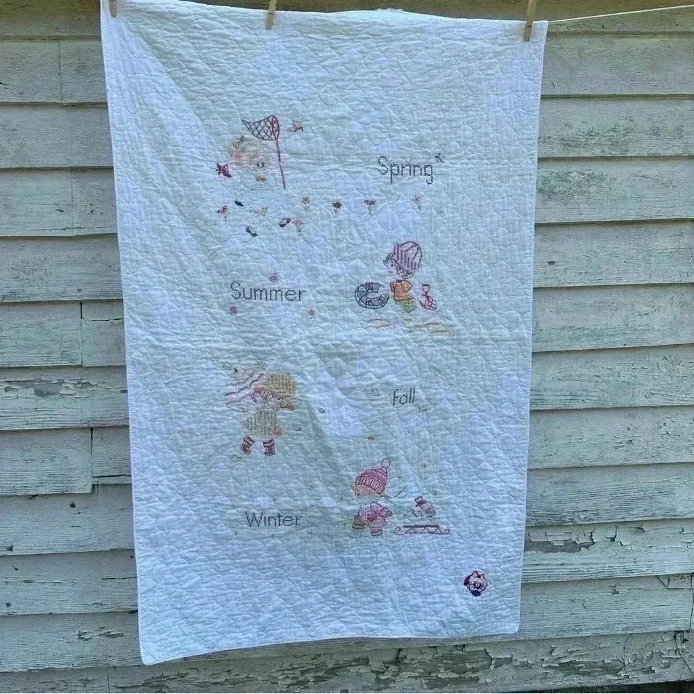 VINTAGE BABY QUILT in good condition somewhere see pics